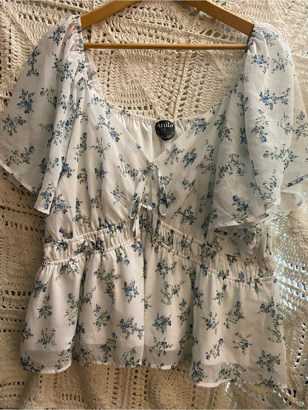 Arula A Beautiful Soul Size B Blue Floral Flutter Sleeve Peplum Top